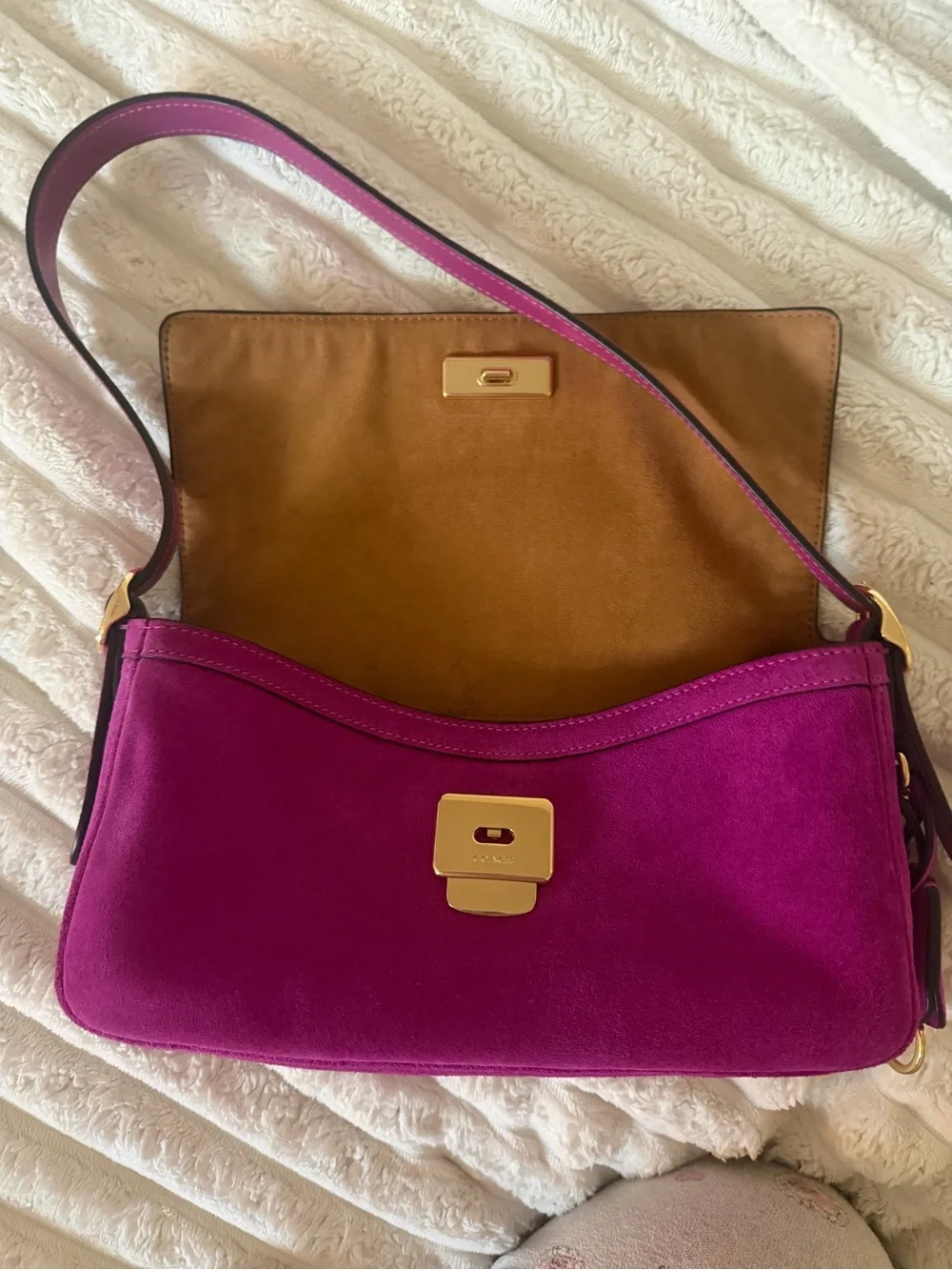 Limited edition Magenta Etta